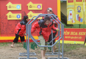 Thuý Diễm kể về quá khứ thiếu tình thương của cha ở Mái ấm gia đình Việt