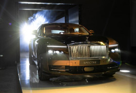 Rolls-Royce trình làng mẫu xe thuần điện đầu tiên với giá khởi điểm 18 tỷ