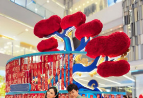Hà Phương – Trần Sang diện áo dài rực rỡ, sánh đôi du xuân