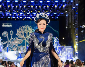 Hoa hậu Hoàng Thanh Nga rạng rỡ trình diễn tại Lễ Hội Áo Dài 2024