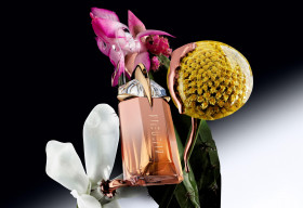 Mugler Alien Goddess Supra Florale – Hiện thân của một bông hoa phi thường