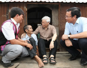 Những khoảnh khắc bình dị của Tổng bí thư Nguyễn Phú Trọng