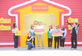 Thanh Thảo, Minh Tú và Quang Anh trích tiền túi tặng trẻ em mồ côi