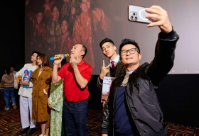 Bằng Kiều xuất hiện ở cinetour của “Nụ hôn bạc tỷ”, phản ứng của Tiến Luật gây bất ngờ