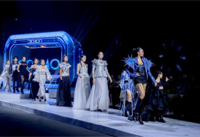 ‘Into The Cosmo – Invitation to the Moon’ – Sàn diễn đẳng cấp quy tụ loạt Hoa – Á hậu quốc tế