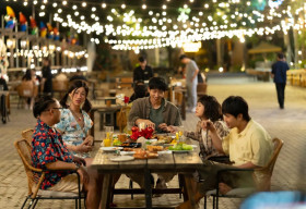 Hồng Đào, Tuấn Trần cảm động với câu chuyện tình người trong phim Mang Mẹ Đi Bỏ
