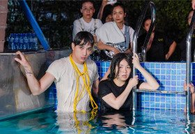 Lê Khánh – Thuận Nguyễn vượt qua nỗi sợ để hoàn thành cảnh quay nguy hiểm dưới hồ bơi
