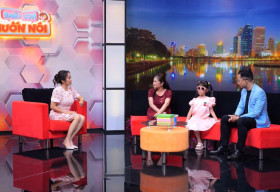 Ốc Thanh Vân rơi nước mắt trước cô bé khiếm thị 8 tuổi bị ba mẹ bỏ rơi từ khi mới sinh ra