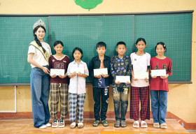 ‘Hoa hậu Trái Đất Việt Nam’ Trâm Anh mang yêu thương đến học sinh vùng cao Tây Bắc