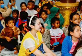 Cao Mỹ Kim trao 1000 phần quà cho các em  thiếu nhi dịp Tết Trung Thu