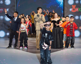 “Em bé chất” làm vedette, khuấy động sàn diễn thời trang nhí