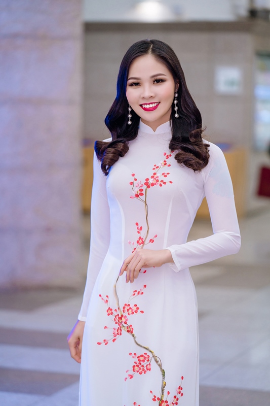 Nguyen Thi Thuy 1 Hoa hậu Nguyễn Thị Thùy đồng hành cùng Quang Hà chắp cánh ước mơ cho các mảnh đời khó khăn