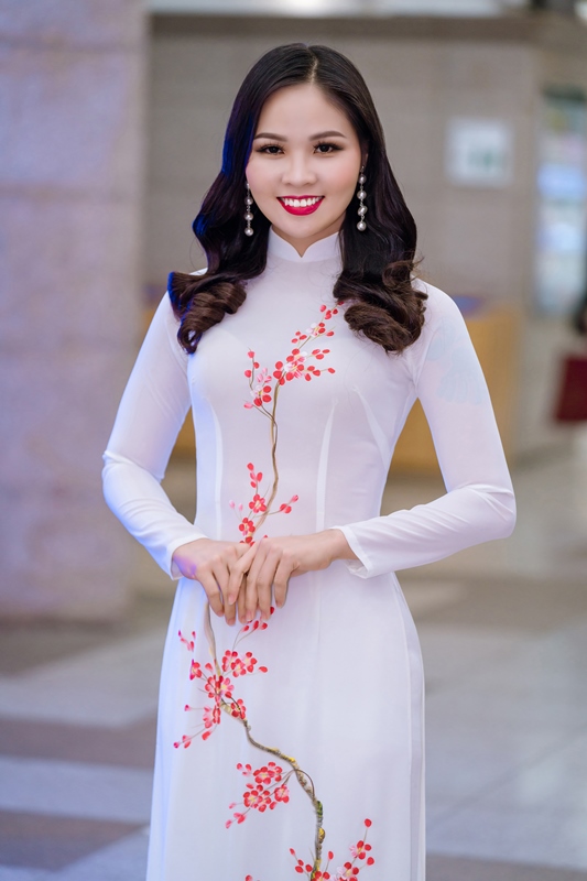 Nguyen Thi Thuy 2 Hoa hậu Nguyễn Thị Thùy đồng hành cùng Quang Hà chắp cánh ước mơ cho các mảnh đời khó khăn