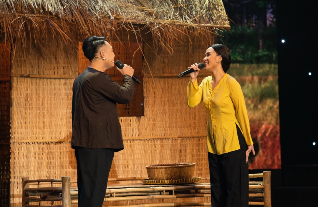 Screenshot 20191023 040951 Diễn kịch mẹ con đẫm nước mắt, Phương Trinh Jolie và Minh Luân nhận cơn mưa lời khen từ ban giám khảo 