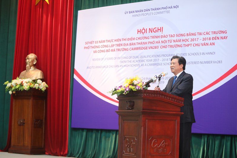 Thứ trưởng Bộ GD DT Nguyễn Hữu Độ phát biểu tại sự kiện Trường THPT Chu Văn An là trường công đầu tiên nằm trong hệ thống trường Cambridge