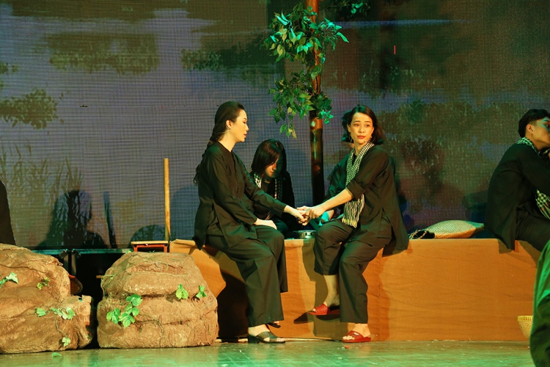 Vở diễn “Rặng Trâm Bầu” Trinh Kim Chi 4 Vở diễn “Rặng Trâm Bầu” của Trịnh Kim Chi sẽ được công diễn tại 10 điểm trên địa bàn TP.HCM