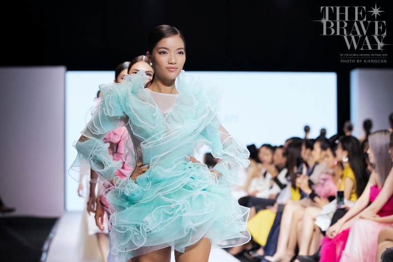 hoa hau hoan vu fashion show 6 1 Mãn nhãn với màn trình diễn của Top 60 Hoa hậu Hoàn vũ Việt Nam 2019 tại fashion show The Brave Way