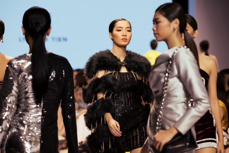 hoa hau hoan vu fashion show 8 1 Mãn nhãn với màn trình diễn của Top 60 Hoa hậu Hoàn vũ Việt Nam 2019 tại fashion show The Brave Way