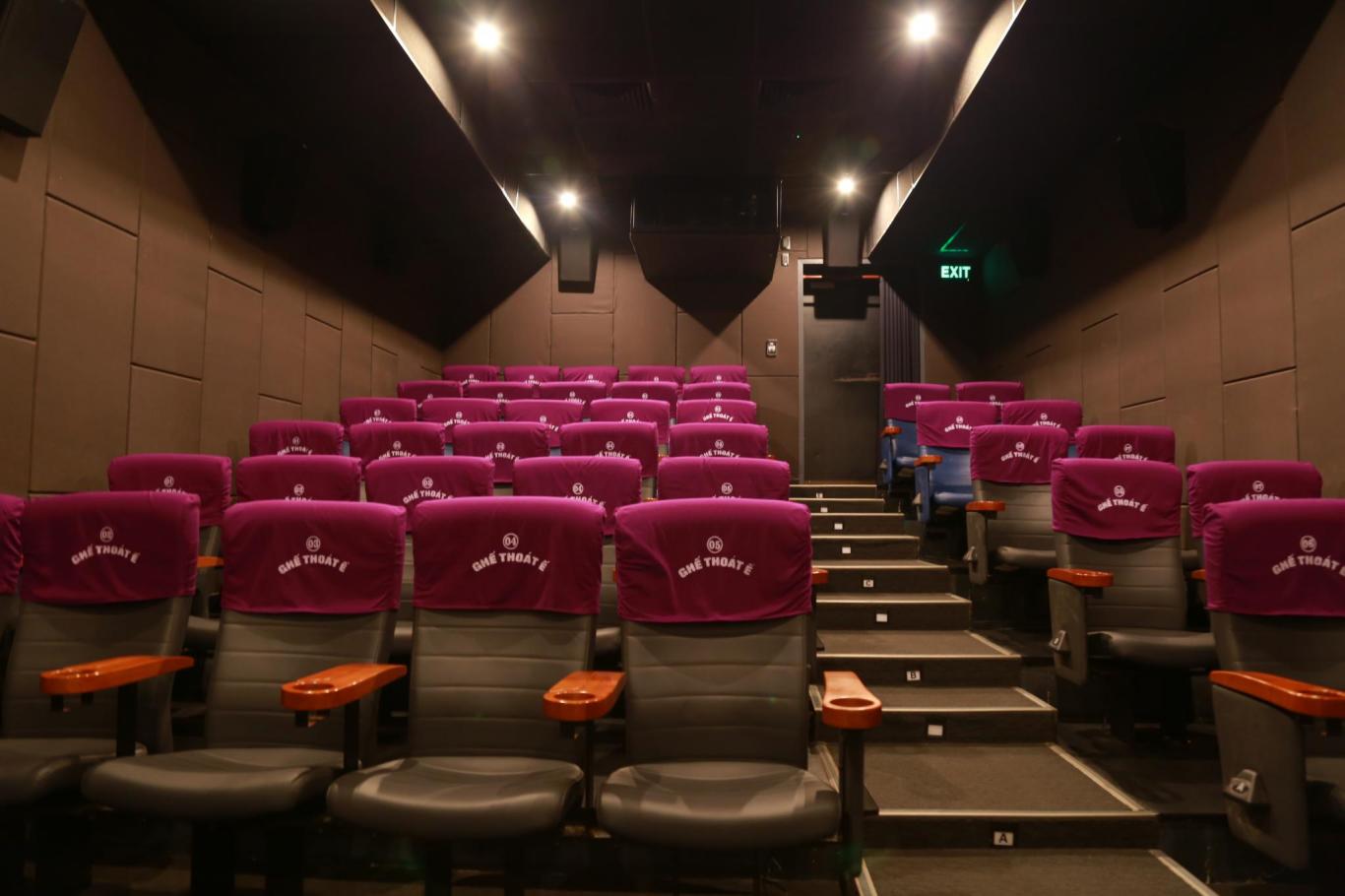 04. Phòng chiếu Single Cinema được trang trí với bao ghế màu tím Giới trẻ tò mò trải nghiệm phòng chiếu thoát ế tại CGV