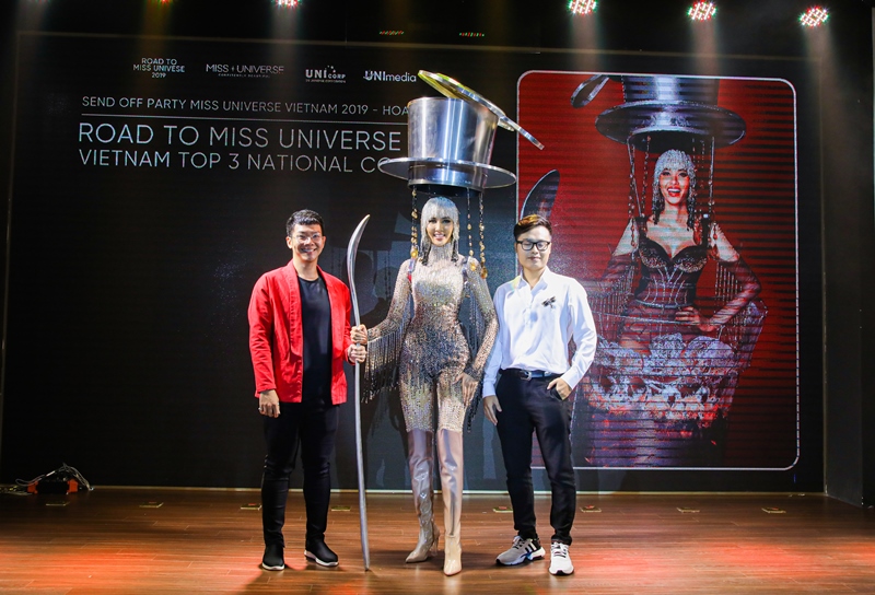 Cong bo trang phuc dan toc tai Miss Universe 2019 Miss Universe Vietnam 9 Hoàng Thùy mang cafe phin đi chinh chiến Miss Universe 2019