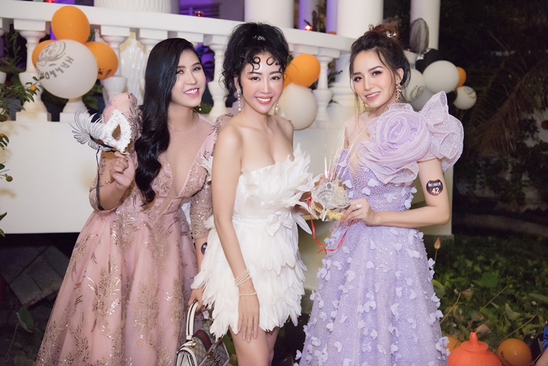 Hoa hậu Nhật Phượng lễ hội Business Mathching Halloween Nhà thiết kế Nhật Phượng 2 Hoa hậu Nhật Phượng quyến rũ với trang phục thiên thần do chính mình thiết kế