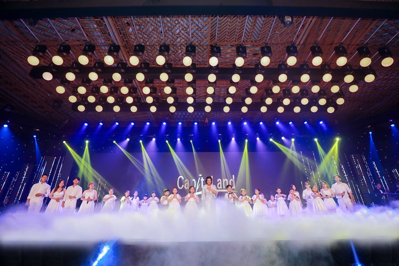 Phần biểu diễn của ca sỹ Phương Vy CapitaLand Việt Nam kỷ niệm 25 năm, hỗ trợ 25.000 đô la Singapore cho các trường CapitaLand Hope