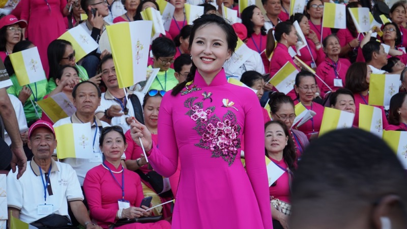 Đỗ Trần Khánh Ngân 25 Hoa khôi Du lịch Việt Nam Khánh Ngân diện kiến Đức Giáo Hoàng tại Thái Lan
