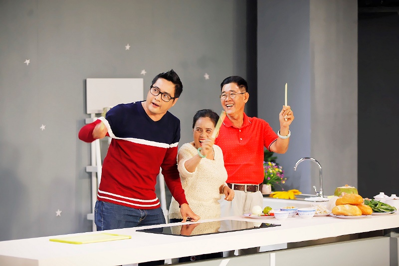 2. Gia dinh dien vien Ngoc Tuong 1 Bố mẹ diễn viên Ngọc Tưởng kể chuyện nên duyên nhờ món ăn độc đáo của Việt Nam