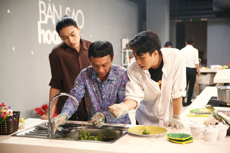 Dung Nhi vao bep nau Pho 2 Lần đầu thi nấu ăn, khán giả khuyên Dũng Nhí bỏ nghề, chuyển qua bán Phở