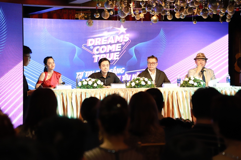 Dàn ban giám khảo đầy quyền lực của Dreams Come True Dương Khắc Linh và Phạm Quỳnh Anh cùng ekip Hàn tìm kiếm tài năng Việt