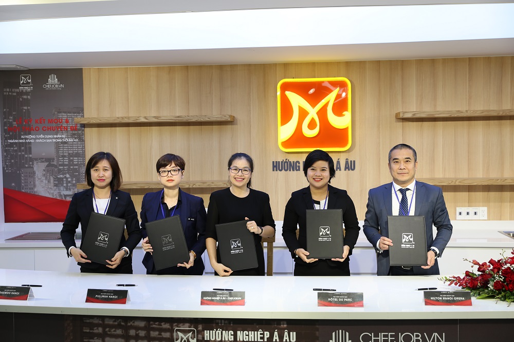 HNAAu 3 Hướng Nghiệp Á Âu   Chefjob.vn ký kết hợp tác với 14 nhà hàng khách sạn cao cấp Hà Nội