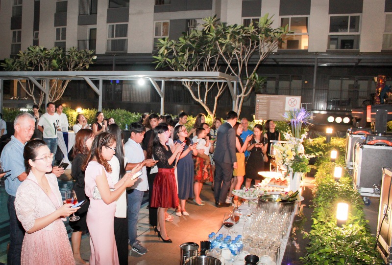 Khách tham gia trò chơi trong tiệc mừng Sinh Nhật Citadines Central Binh Duong kỷ niệm một năm hoạt động