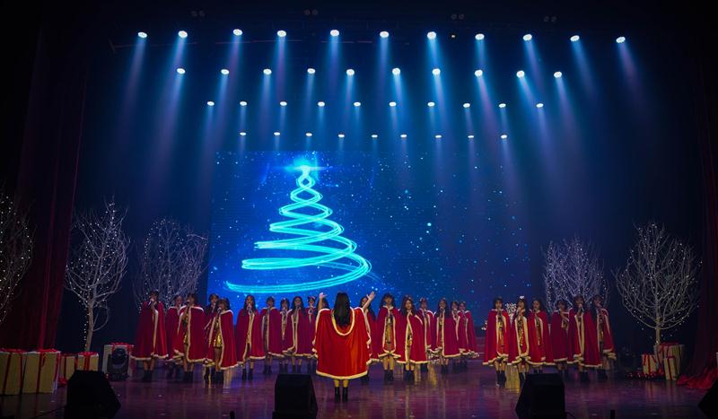 SGO48 mini show 9 Nhóm nhạc nhà giàu SGO48 bật khóc trong đêm tiệc Giáng sinh đáng nhớ