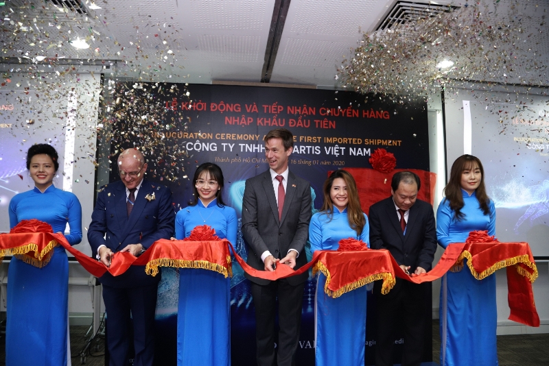 novartis 2 Novartis công bố chuyến hàng đầu tiên đến Việt Nam, đánh dấu bước chuyển đổi mạnh mẽ