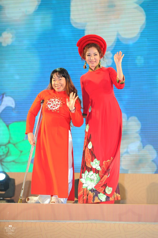 ntk viet hung 10 Dàn nghệ sỹ danh tiếng Việt biểu diễn cùng người khuyết tật trong Gala Đại sứ Áo dài Việt Nam