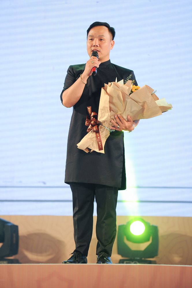 ntk viet hung 13 Dàn nghệ sỹ danh tiếng Việt biểu diễn cùng người khuyết tật trong Gala Đại sứ Áo dài Việt Nam