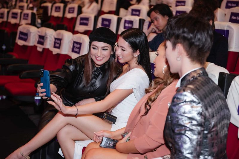 thanh ha va con gai 3 Thanh Hà lần đầu cùng con gái tham dự lễ trao giải âm nhạc tại Việt Nam