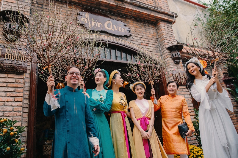 vu thu phuong 1 Vũ Thu Phương tổ chức tiệc du xuân, dàn mỹ nhân Việt xúng xính váy áo trẩy hội