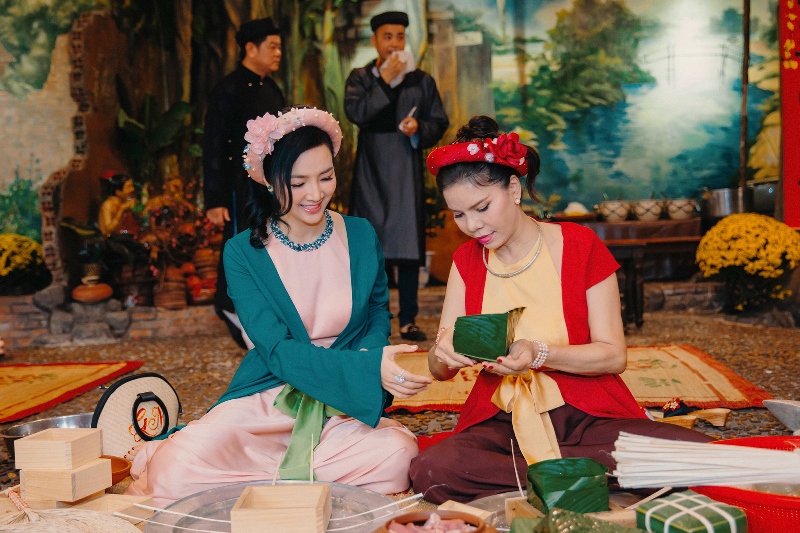 vu thu phuong 11 Vũ Thu Phương tổ chức tiệc du xuân, dàn mỹ nhân Việt xúng xính váy áo trẩy hội