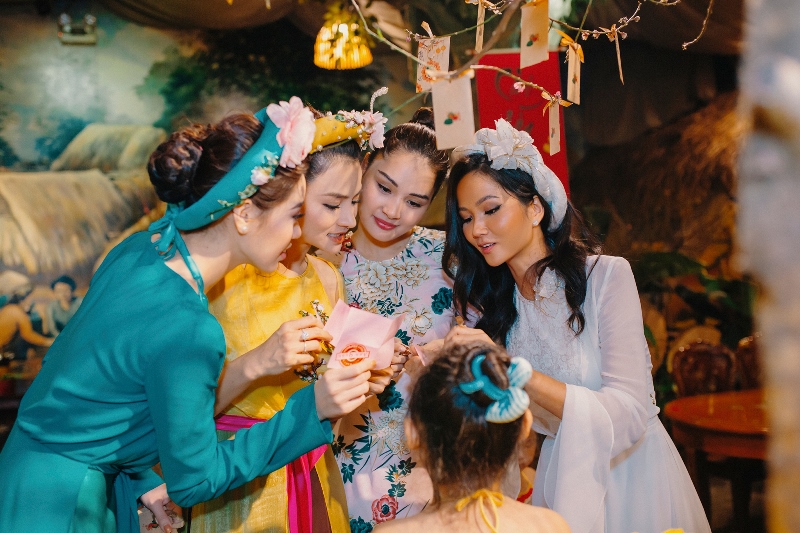 vu thu phuong 3 Vũ Thu Phương tổ chức tiệc du xuân, dàn mỹ nhân Việt xúng xính váy áo trẩy hội