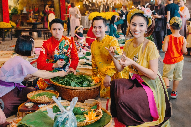 vu thu phuong 9 Vũ Thu Phương tổ chức tiệc du xuân, dàn mỹ nhân Việt xúng xính váy áo trẩy hội