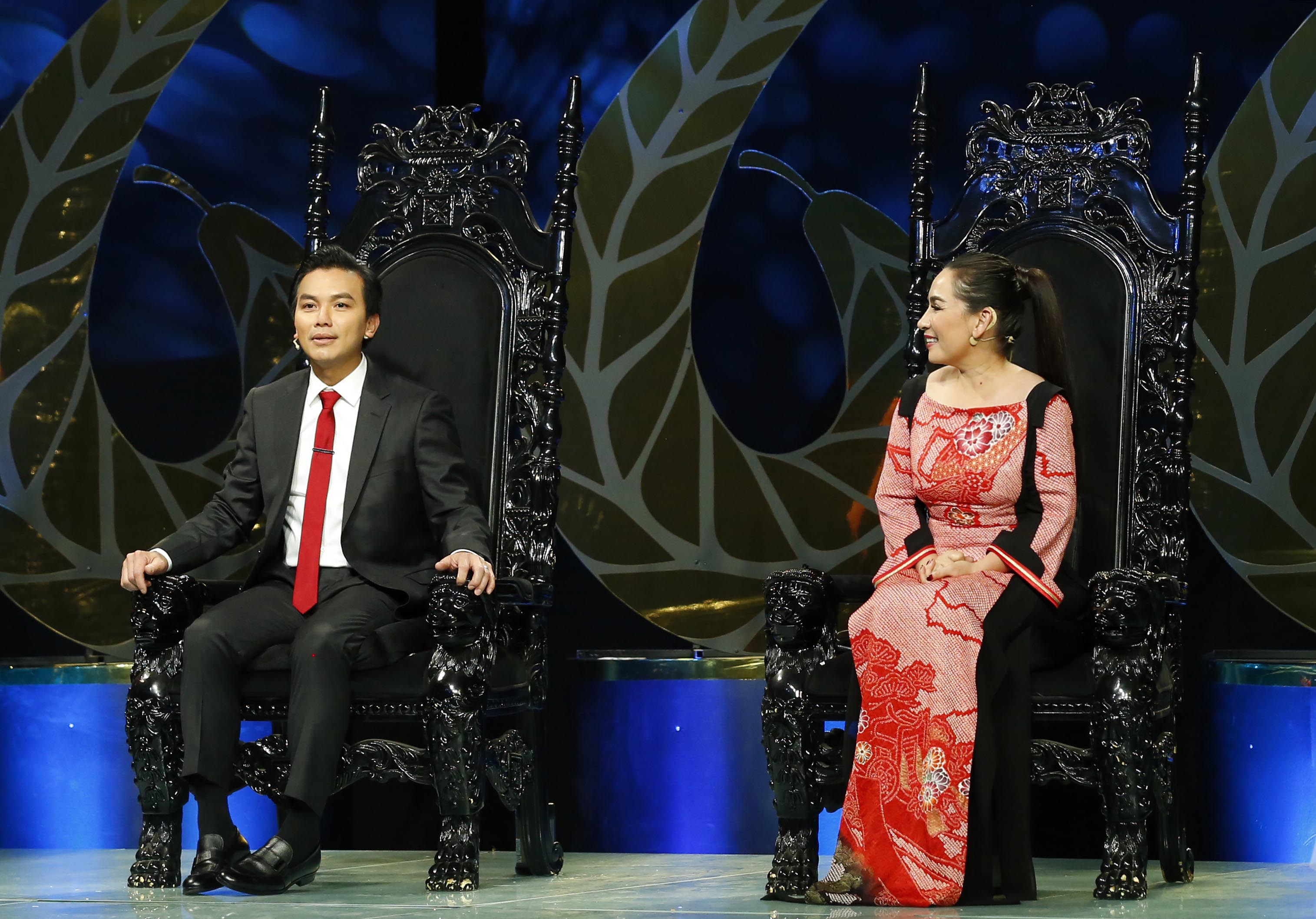Ban Giam Khao 11 Mạnh Quỳnh nhớ lại thời còn trẻ khi con nuôi Hoài Linh trình diễn trên sân khấu