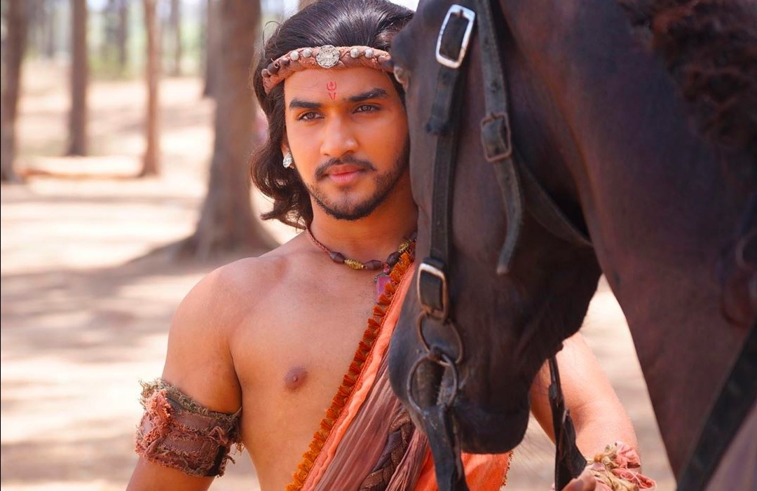 Screenshot 20200212 173611 “Hoàng tử vũ công” của Bollywood chấn thương nghiêm trọng khi ngã ngựa trên phim trường