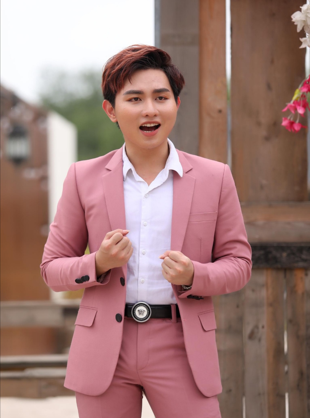 Screenshot 20200218 224818 Hot boy Thái Hoàng ra mắt MV mới đầu tay