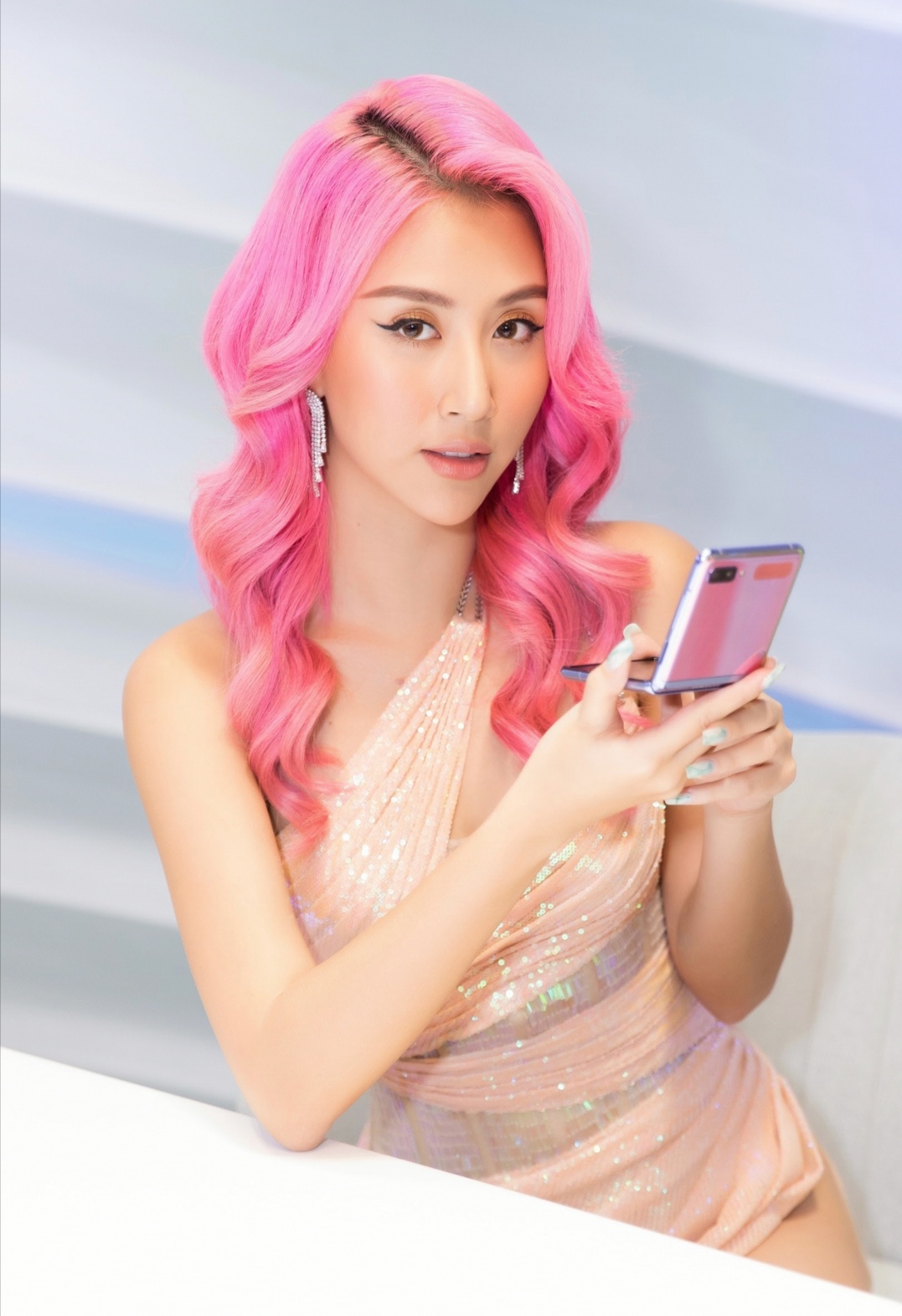 Screenshot 20200220 154046 Quỳnh Anh Shyn tỏa sáng với mái tóc hồng hot trend 2020