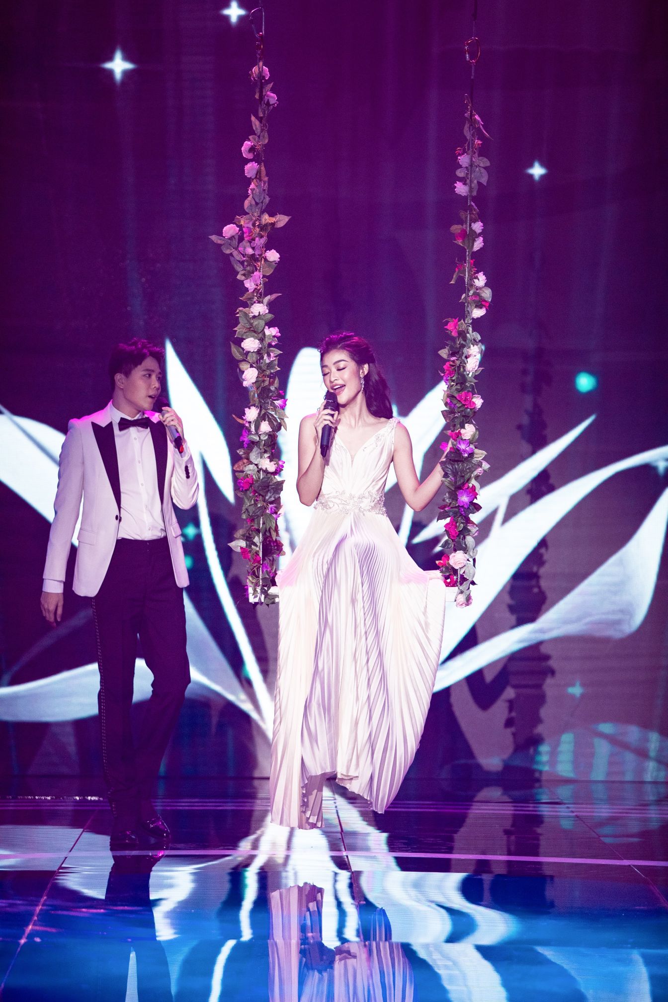 KIEULOAN 2 Á hậu Kiều Loan chứng minh tài năng ca hát với giải thưởng Trời Sinh Một Cặp mùa 4