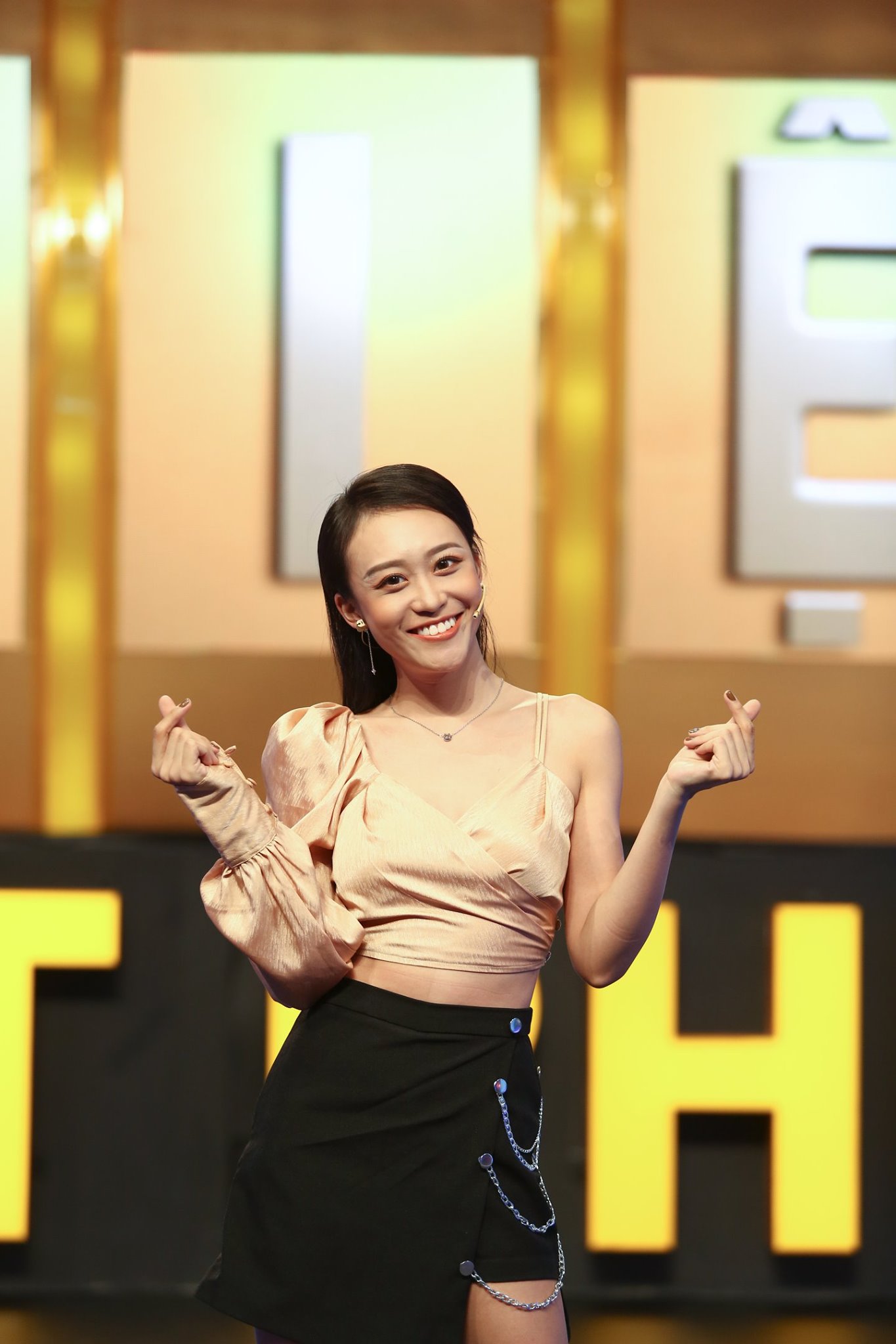 Kim Anh Kim Anh được Ngô Kiến Huy tặng quà lạ khi tham gia gameshow