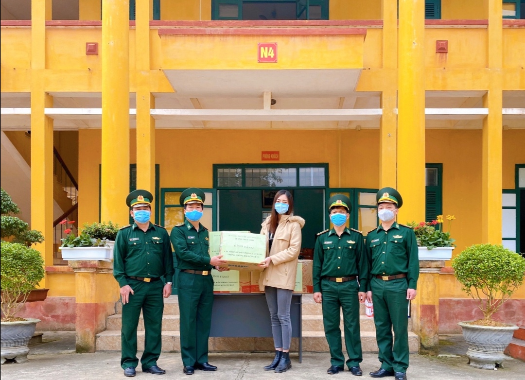 Screenshot 20200410 125943 Hoa hậu Lương Thuỳ Linh đến thăm các chiến sĩ chống dịch tại cửa khẩu