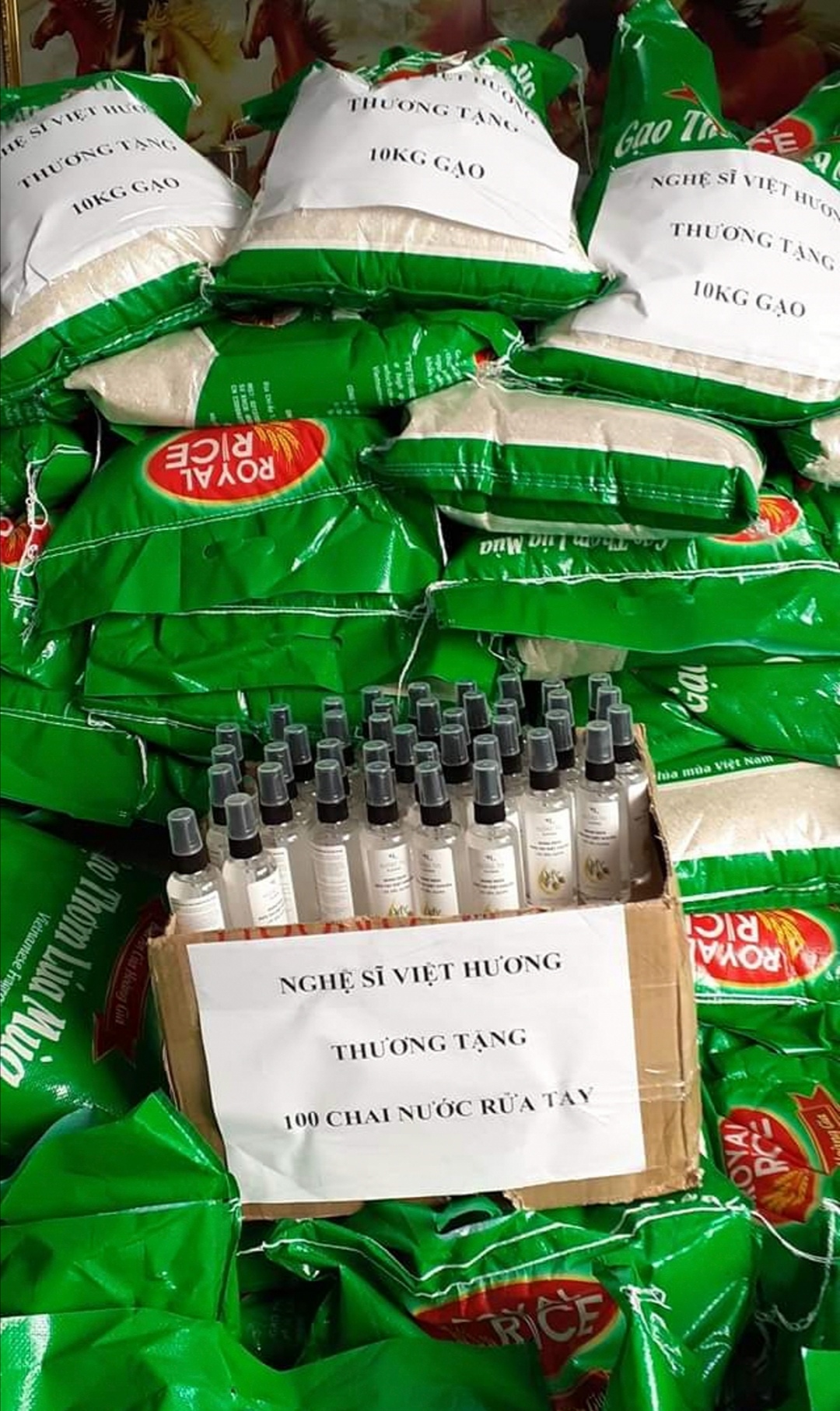 Screenshot 20200416 121716 Việt Hương tặng 1 tấn gạo đến nghệ sĩ khó khăn trong mùa dịch