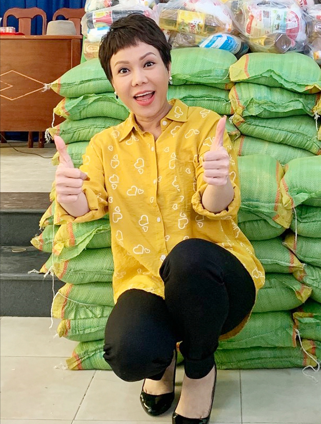 Screenshot 20200416 121728 Việt Hương tặng 1 tấn gạo đến nghệ sĩ khó khăn trong mùa dịch